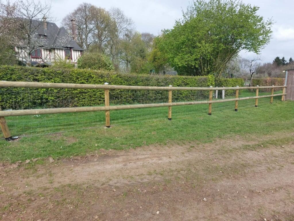 Vente de clôture en bois grillagée à Yvetot