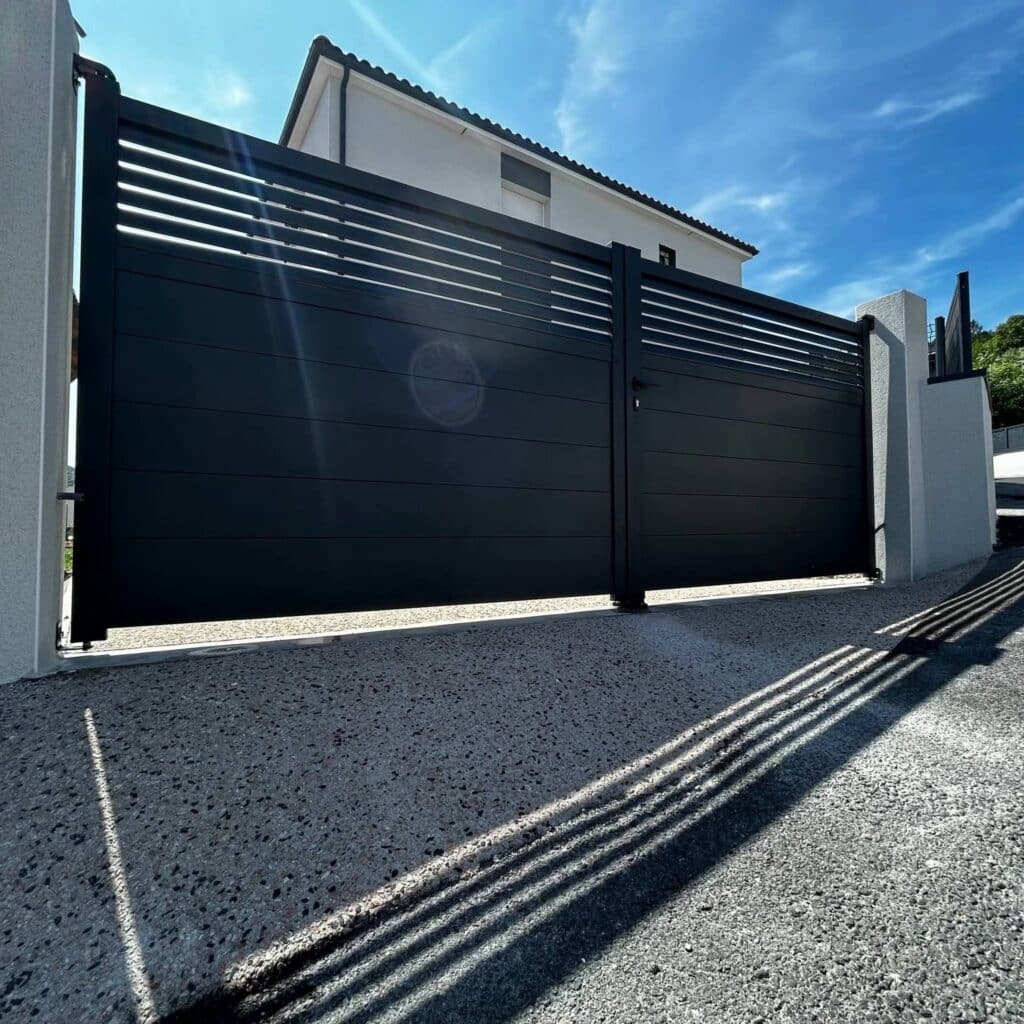 Vente de portail aluminium moderne à Franqueville-Saint-Pierre